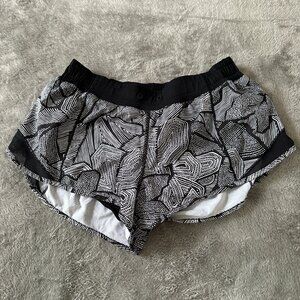 Lululemon Hotty Hot Shorts Women's size 8 Tribal Black